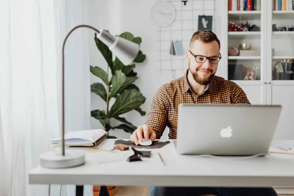 man Optimize Content for SEO using apple MacBook